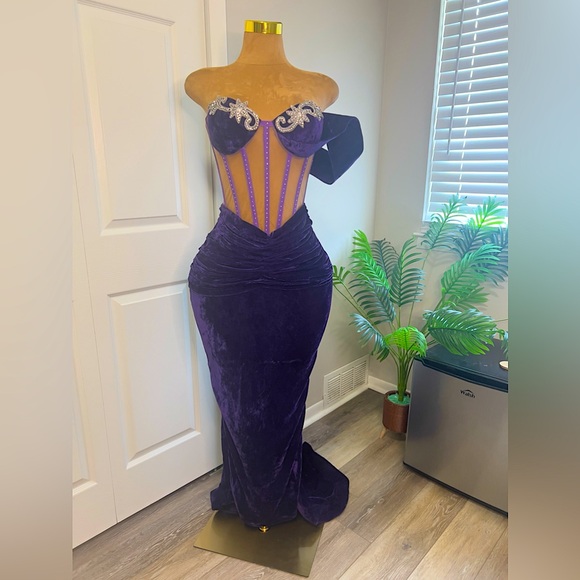 Purple prom dress with corset and silver stones and embellishments - Picture 4 of 5